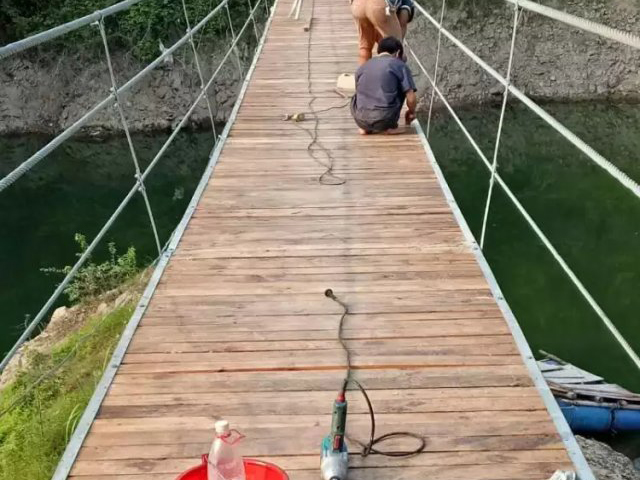 木質吊橋